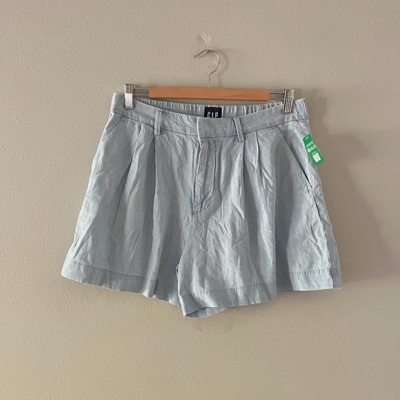 NWT GAP Light Weight Pleated Shorts Sz M - Picture 2 of 6